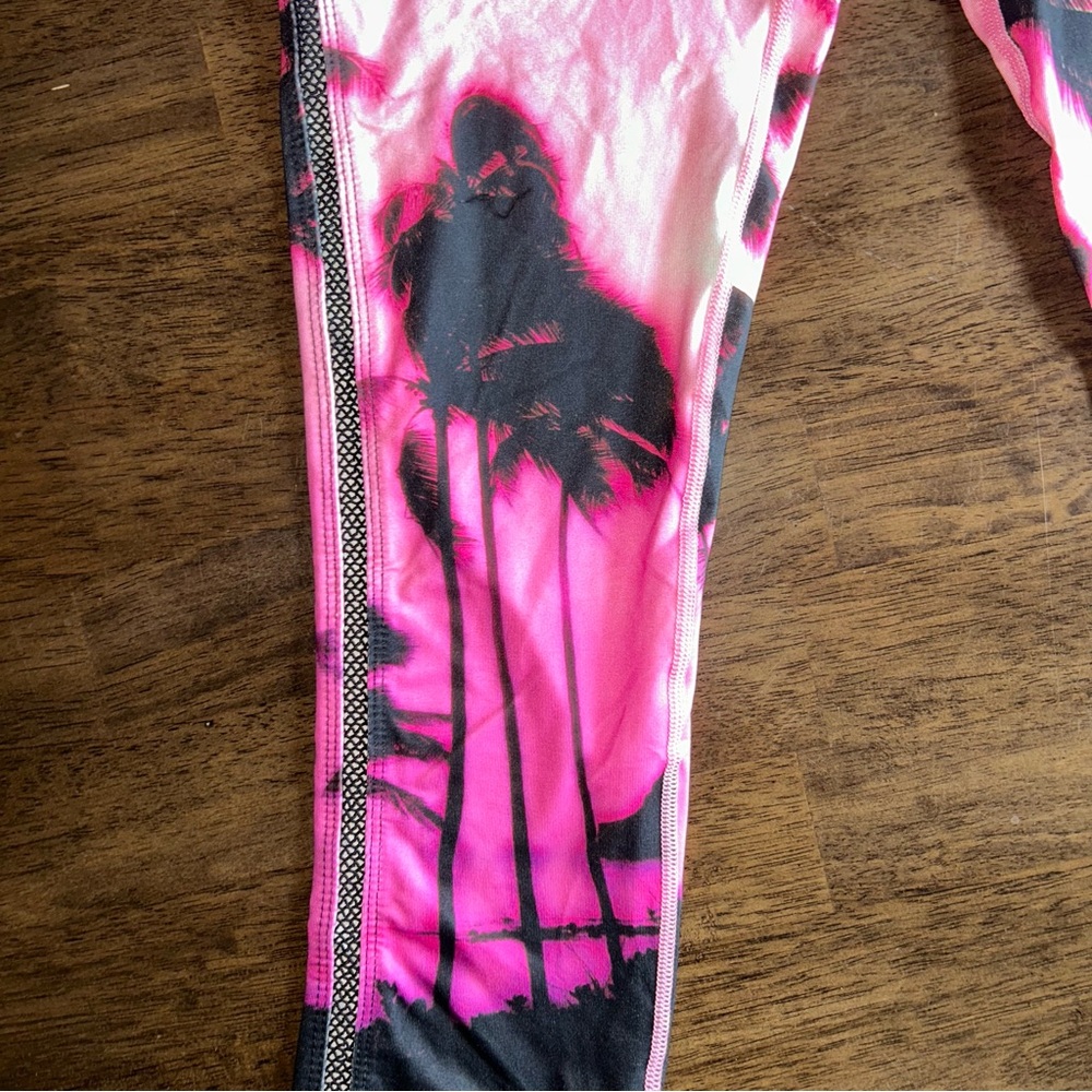 NWT BETSEY JOHNSON performance legging sz small - Picture 2 of 8